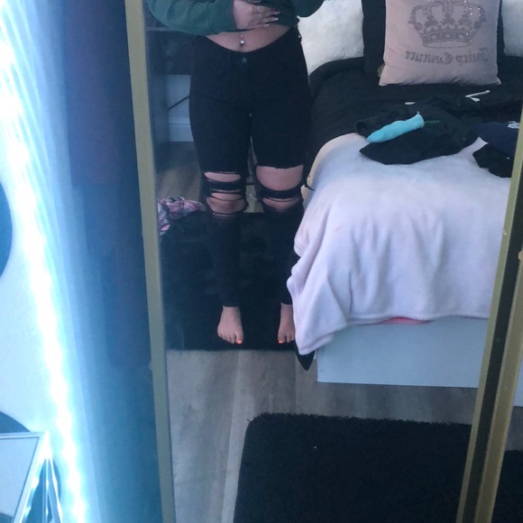 Black hollister ripped high rise jeans - Picture 6 of 7